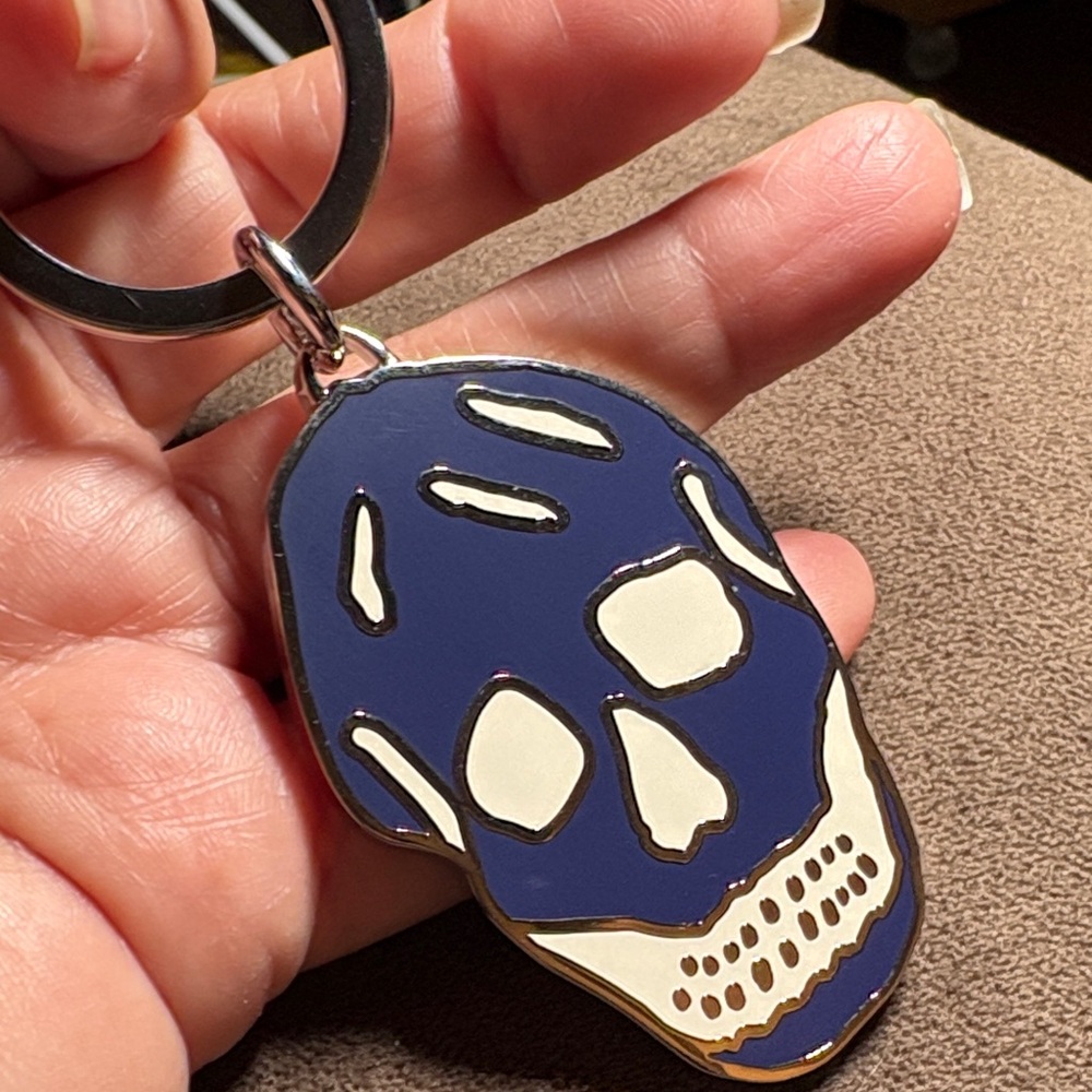 Alexander McQueen Periwinkle and White Skull Key Chain